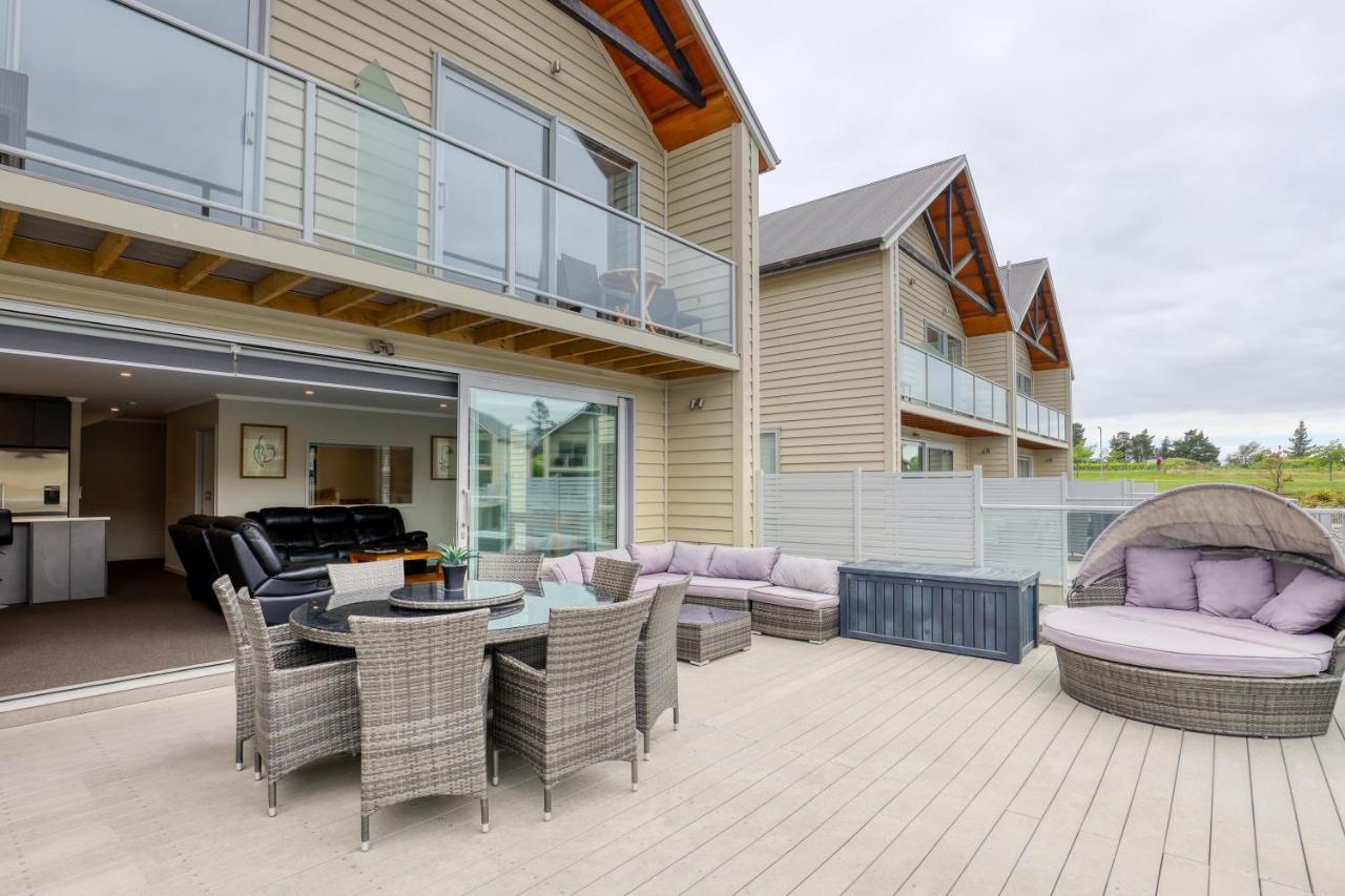 Marsden Lake Resort Central Otago Cromwell Exterior photo A composite wood deck