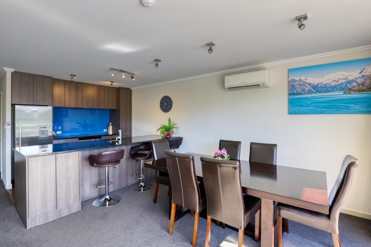 Marsden Lake Resort Central Otago Cromwell Exterior photo A kitchen and dining room in a typical apartment
