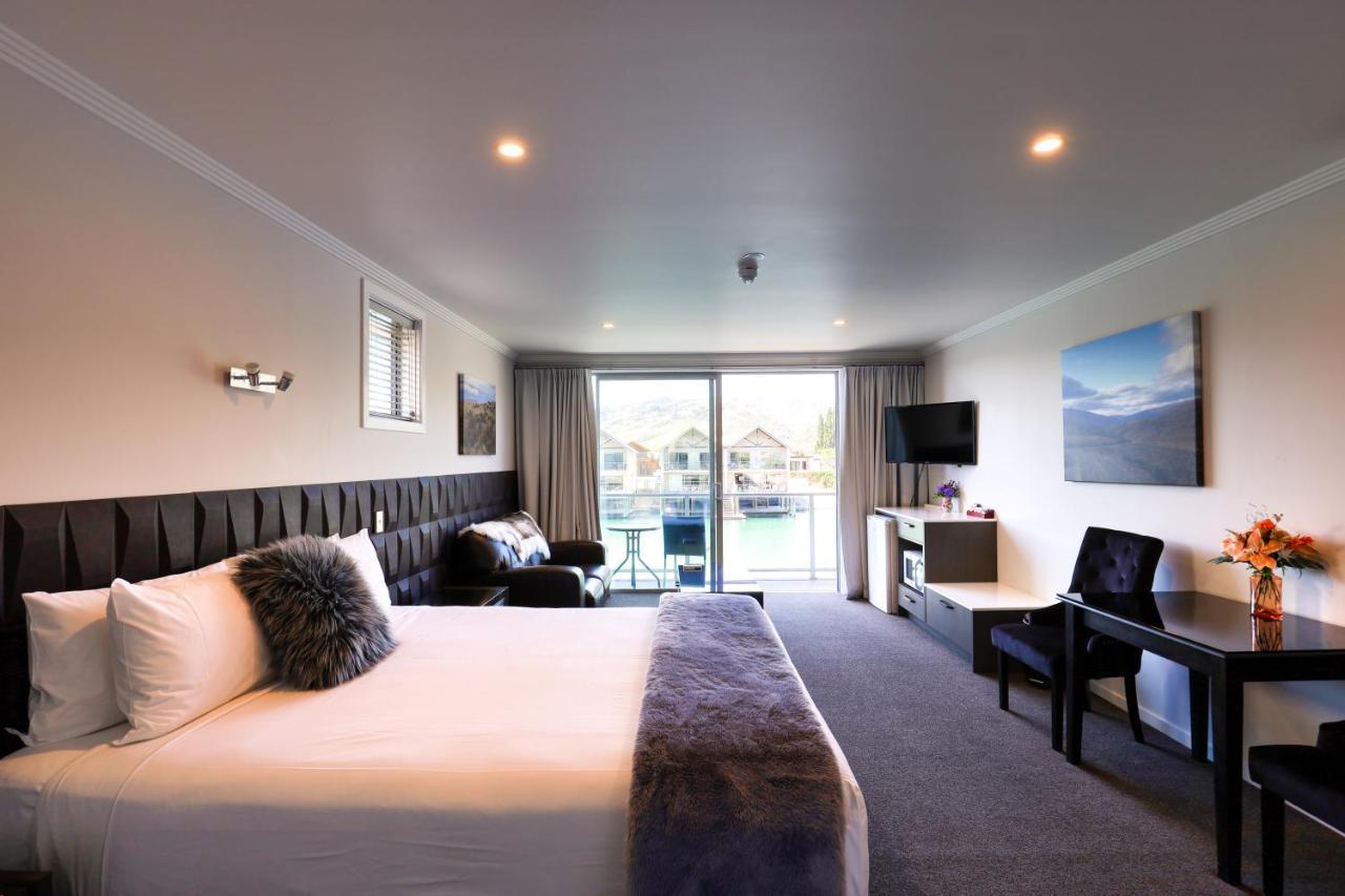 Marsden Lake Resort Central Otago Cromwell Exterior photo A typical hotel room