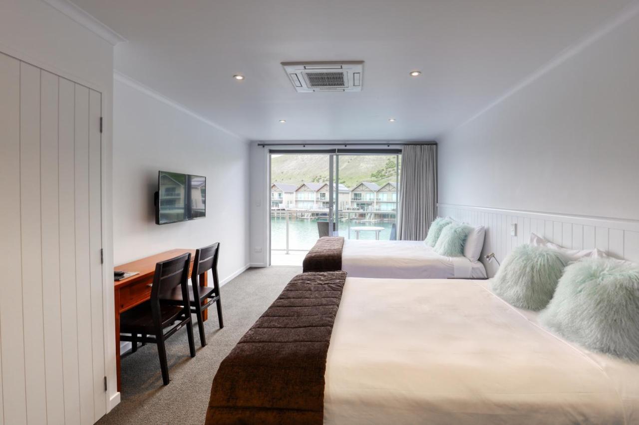 Marsden Lake Resort Central Otago Cromwell Exterior photo A typical room at the Bayview Hotel