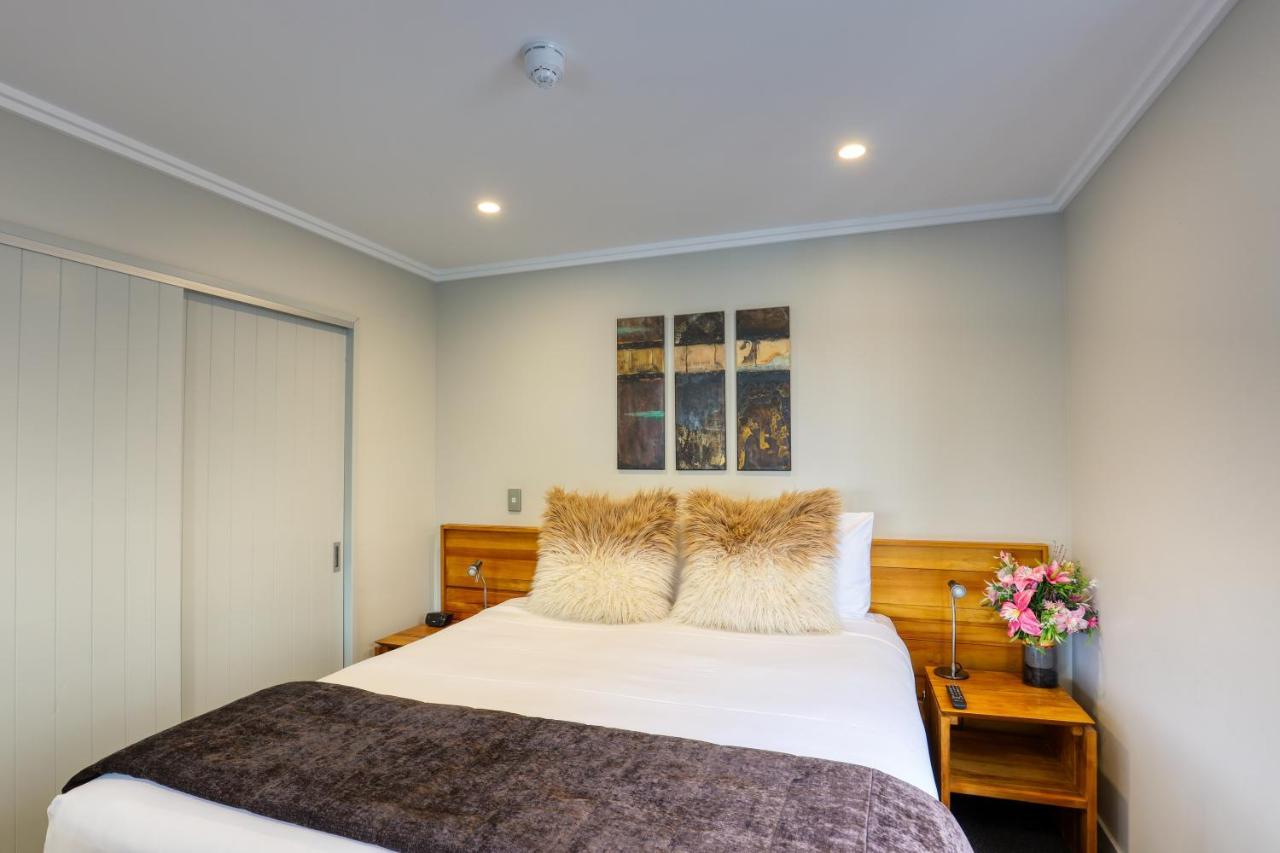 Marsden Lake Resort Central Otago Cromwell Exterior photo A bedroom at the hotel