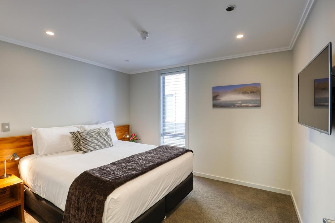Marsden Lake Resort Central Otago Cromwell Exterior photo A bedroom at the hotel