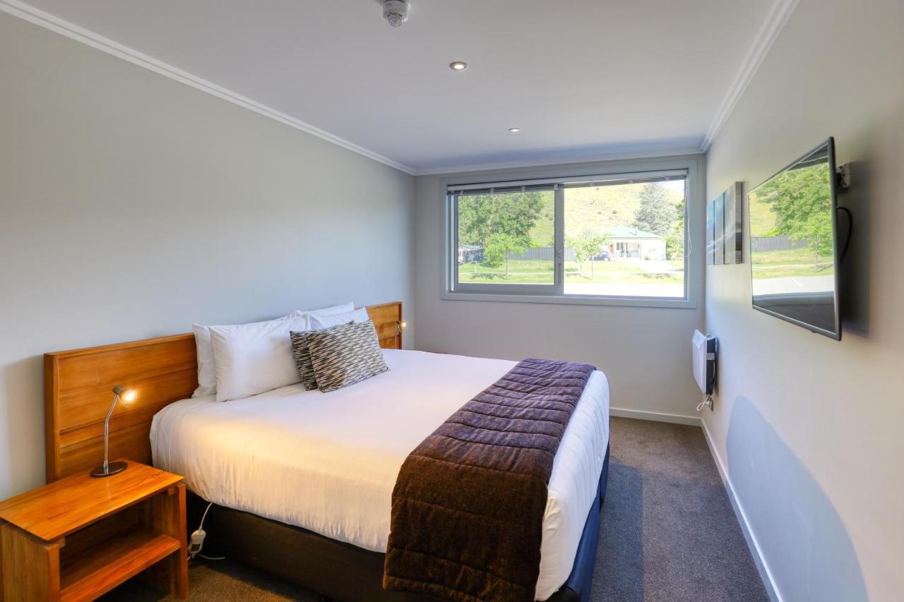 Marsden Lake Resort Central Otago Cromwell Exterior photo A typical motel room
